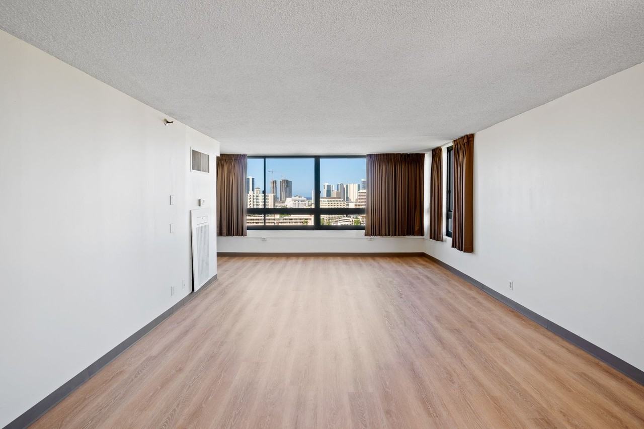 1517 Makiki St Apt 1517 #1402 - Photo 2 of 19