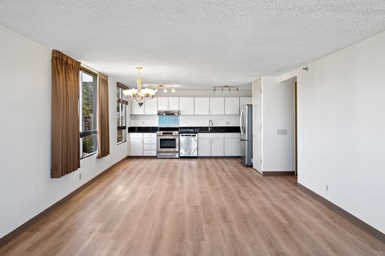 1517 Makiki St Apt 1517 #1402 - Photo 4 of 19