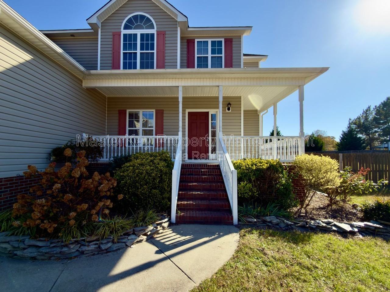 2916 Hayward Ct - Photo 2 of 24