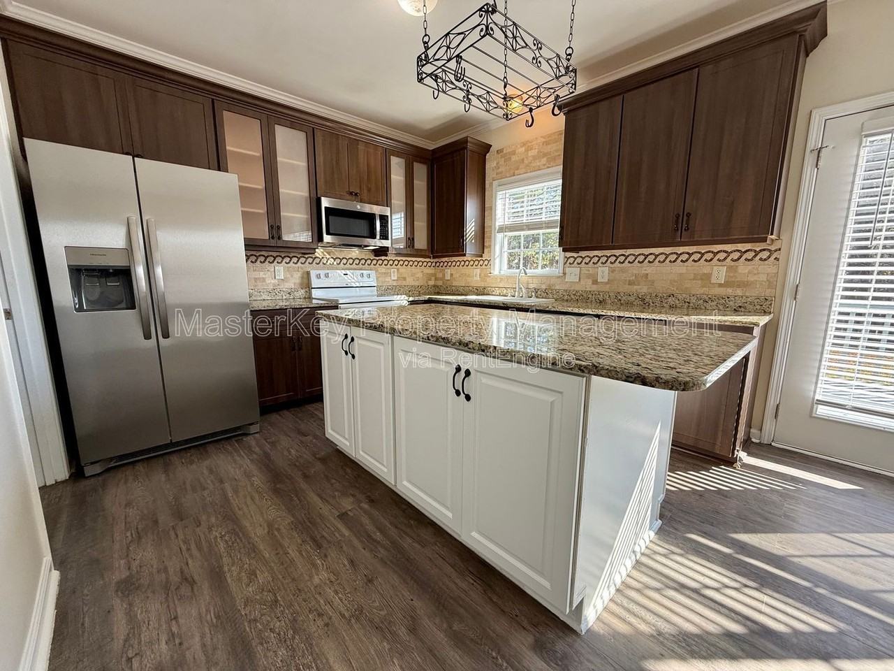 2916 Hayward Ct - Photo 3 of 24