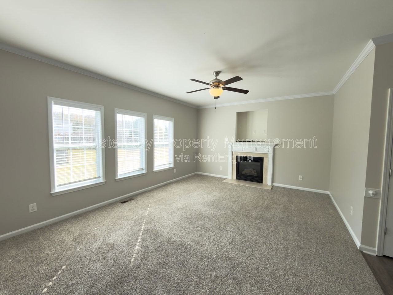 2916 Hayward Ct - Photo 7 of 24