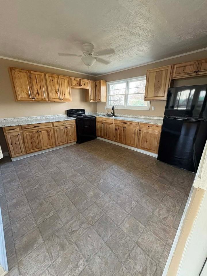 7758 Celina Rd - Photo 3 of 10