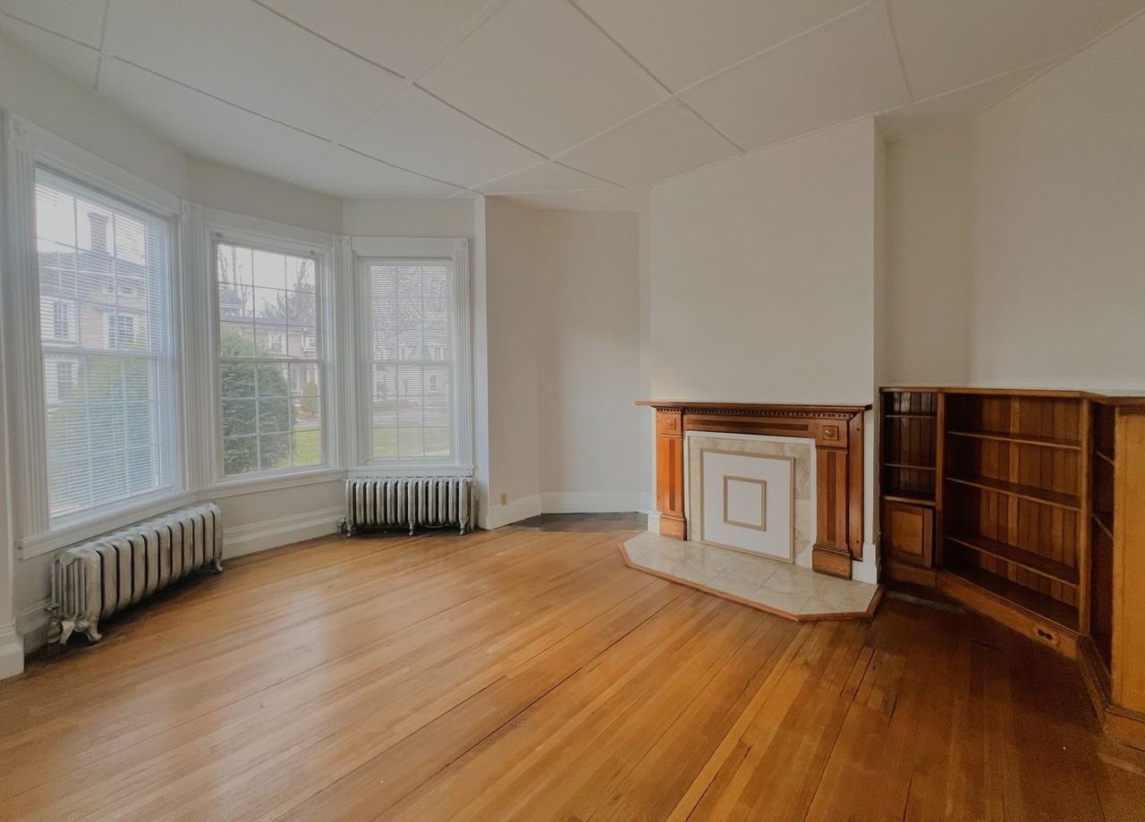 105 E Housatonic St - Photo 4 of 5