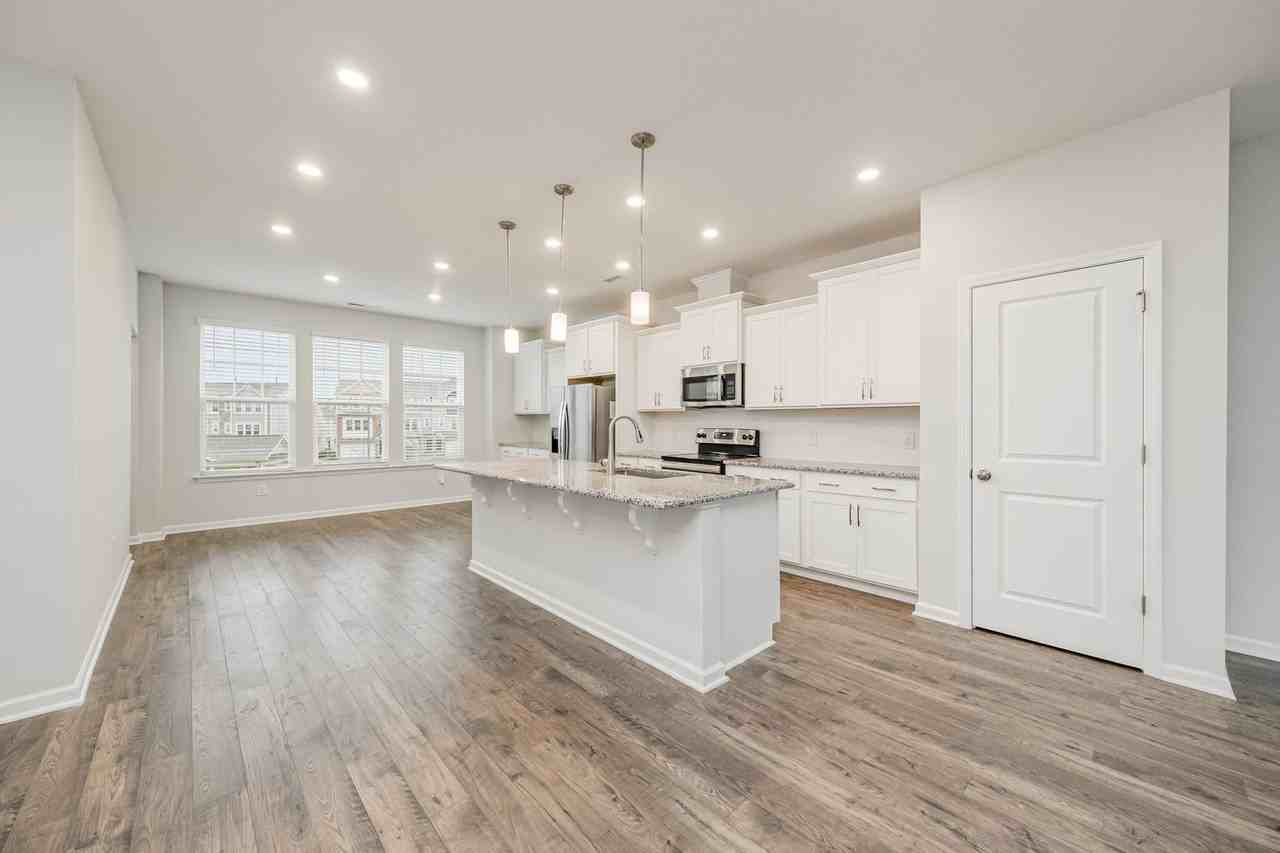 1019 Islip Pl - Photo 3 of 21