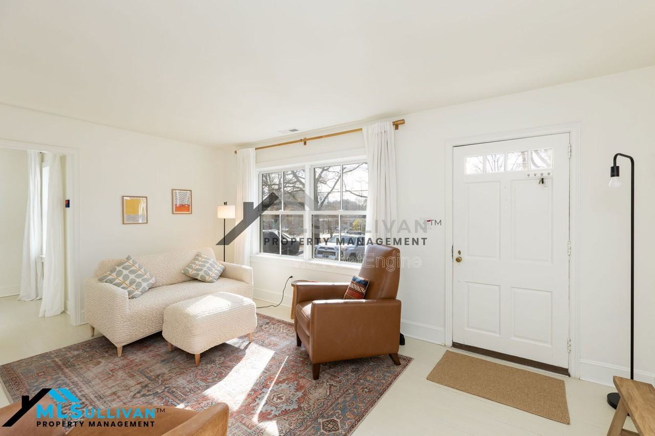 1803 Hillcrest Dr - Photo 3 of 24