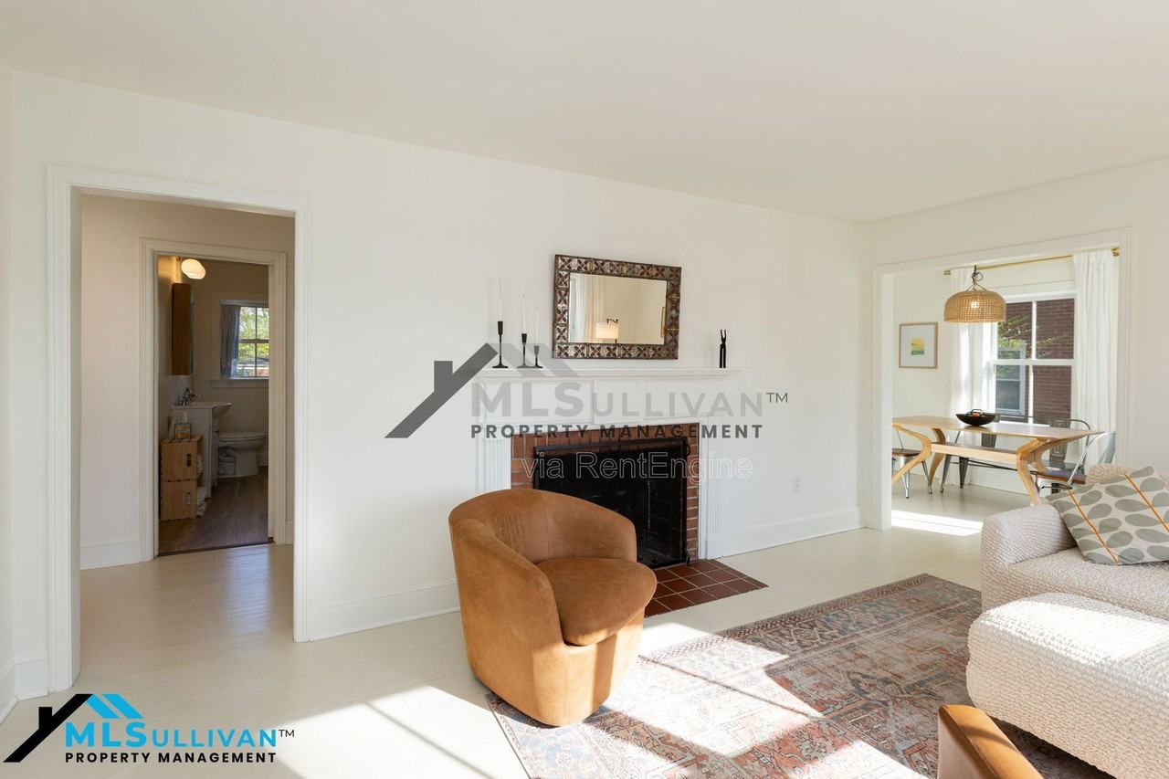1803 Hillcrest Dr - Photo 4 of 24