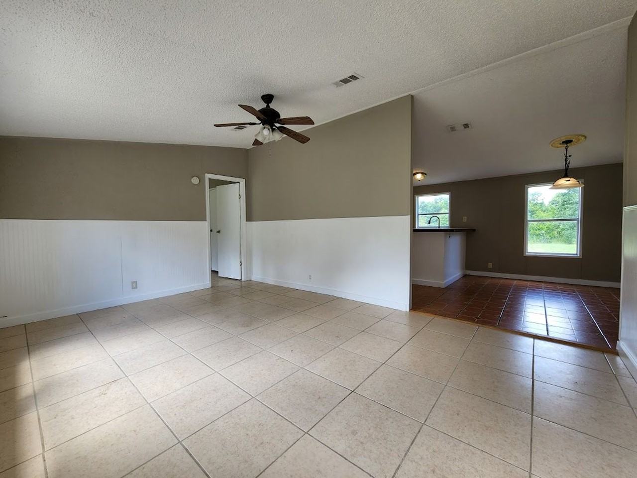 10124 Nw 17th Ave - Photo 5 of 37