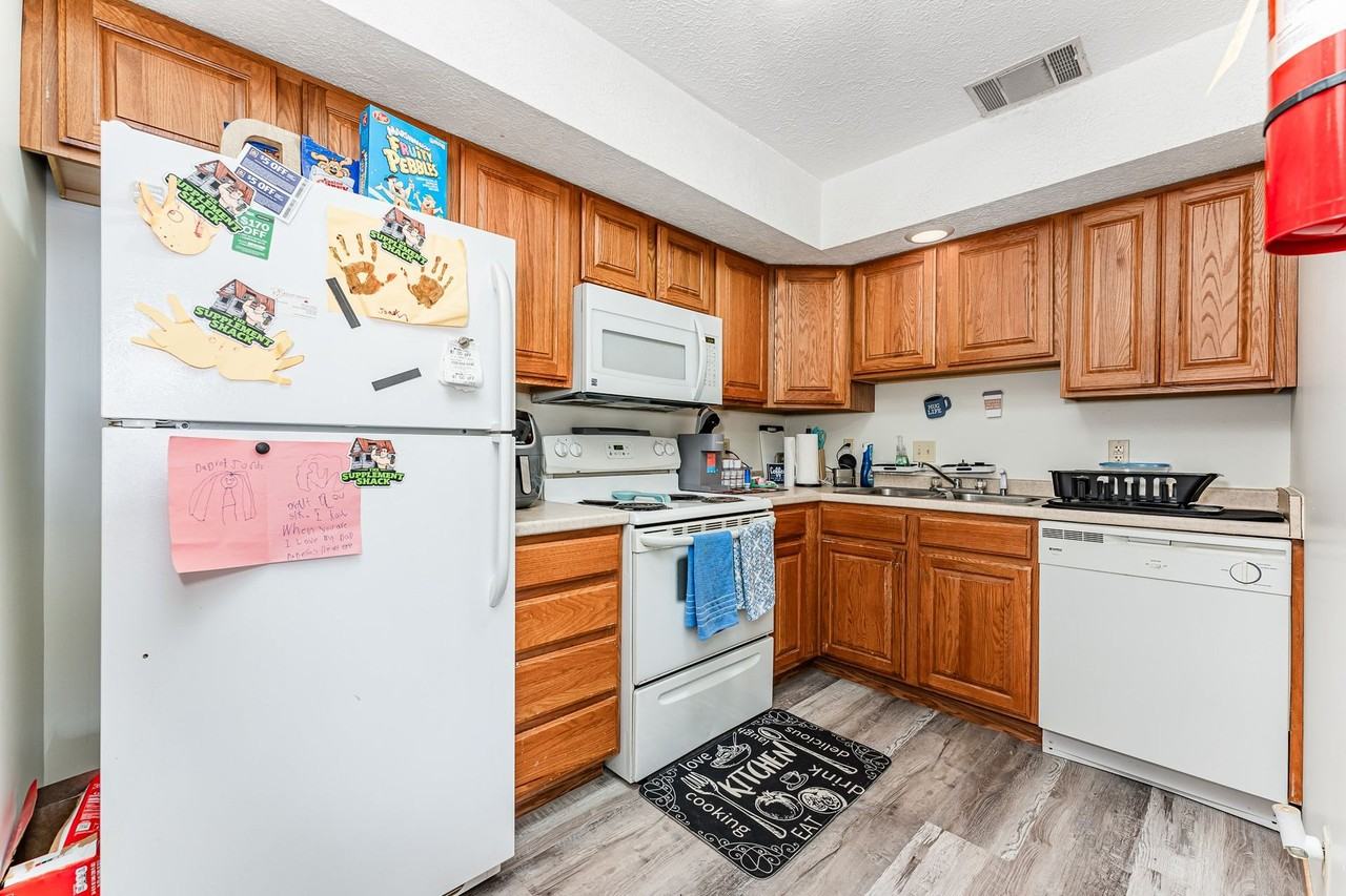 Alpine Apartments - Photo 4 of 41