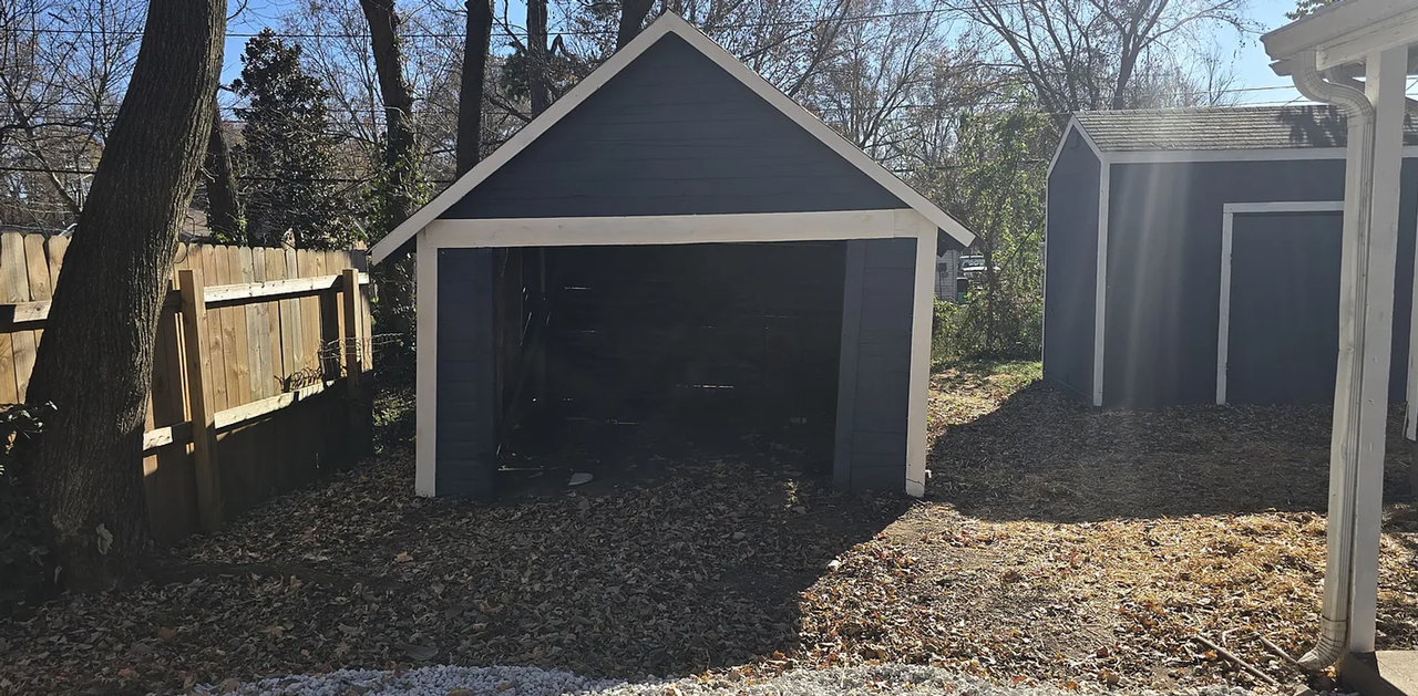 1834 E Monroe St - Photo 4 of 16