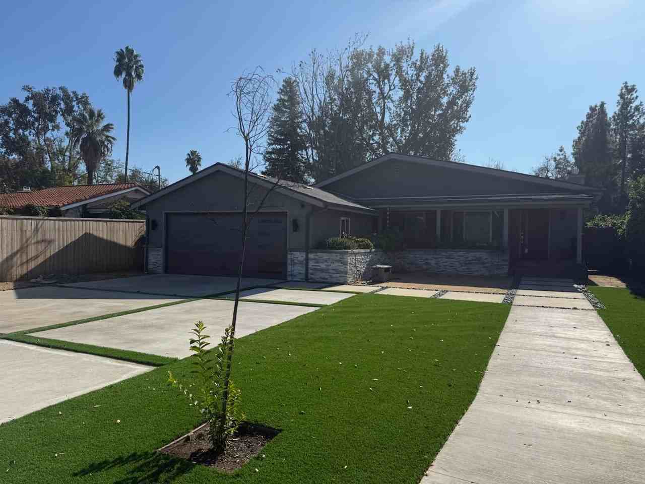 23400 Collins St - Photo 3 of 28