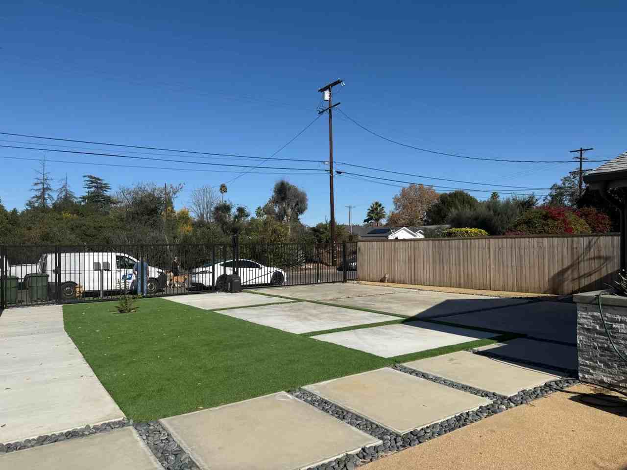 23400 Collins St - Photo 4 of 28