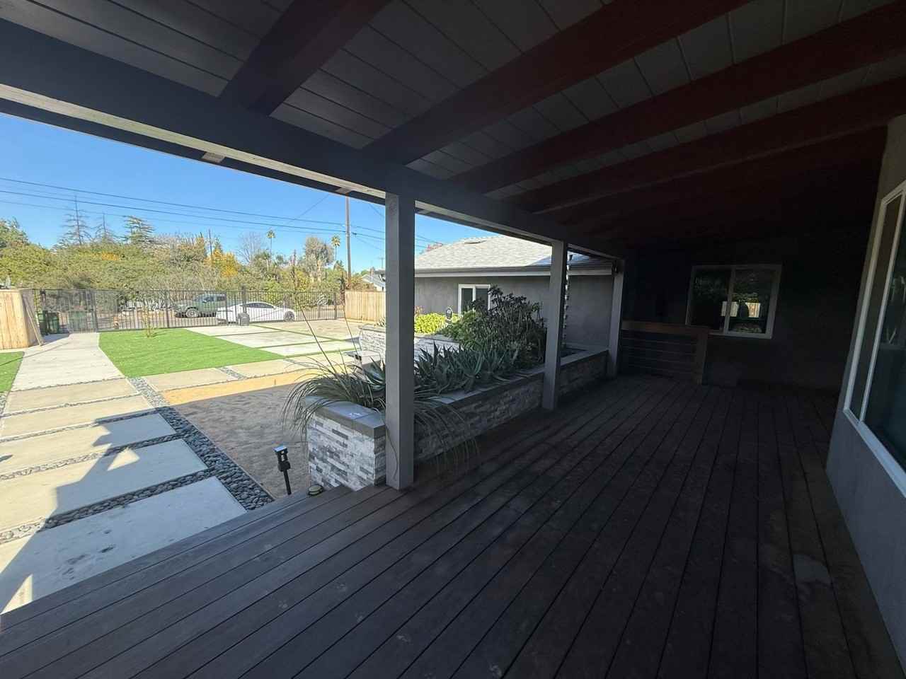 23400 Collins St - Photo 5 of 28