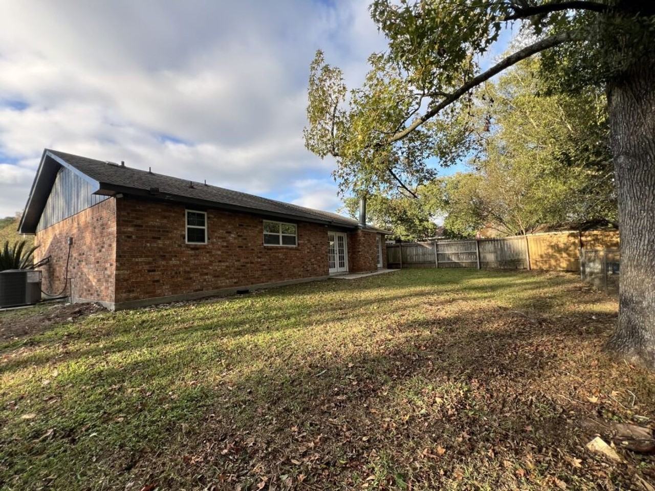 8803 Orleans Dr - Photo 3 of 30