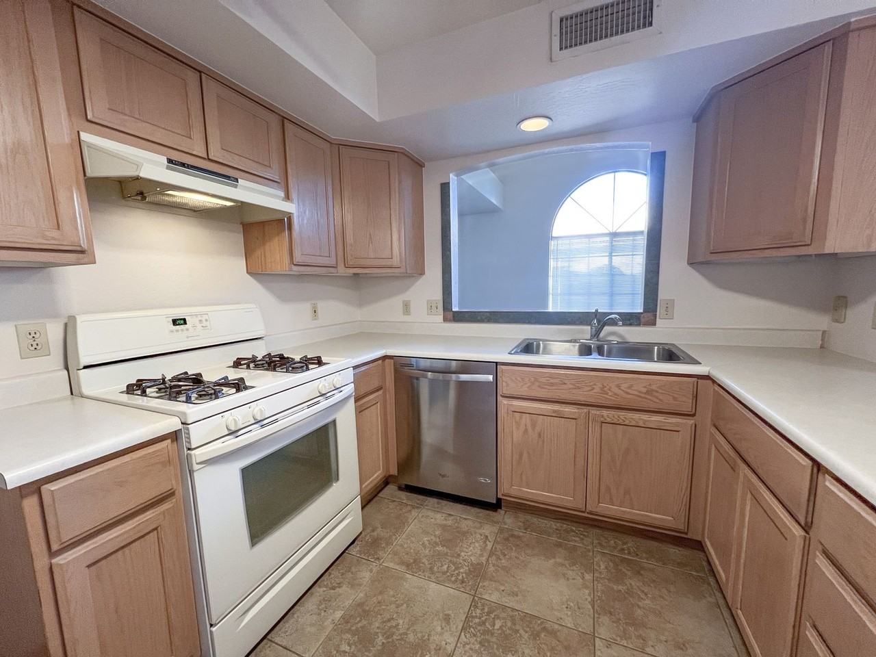 503 S Sawmill Gardens Dr - Photo 5 of 19