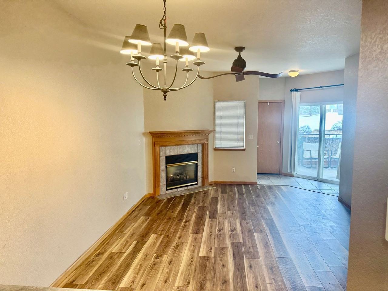 950 52nd Avenue Court - Photo 4 of 8