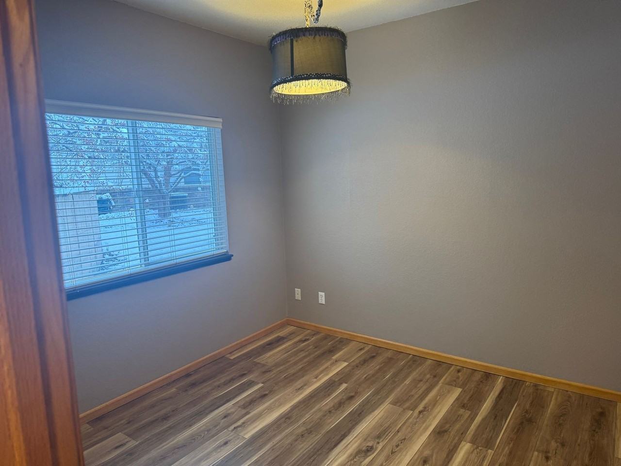 950 52nd Avenue Court - Photo 7 of 8