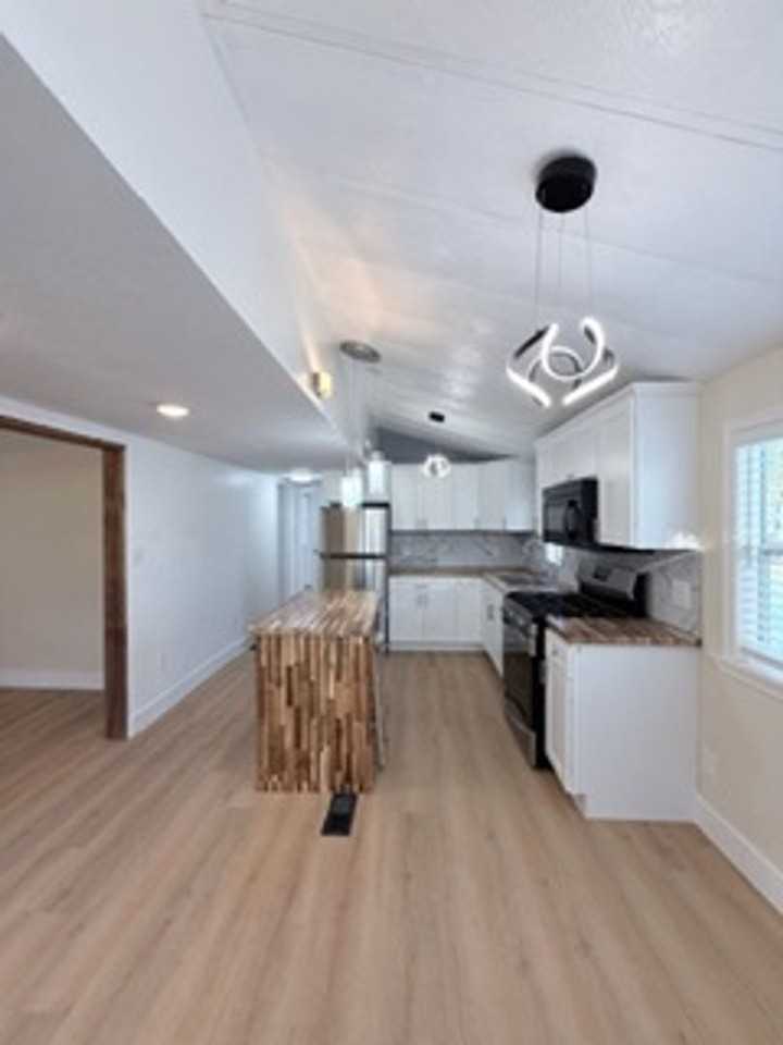 1370 Shipwreck Ln - Photo 2 of 9