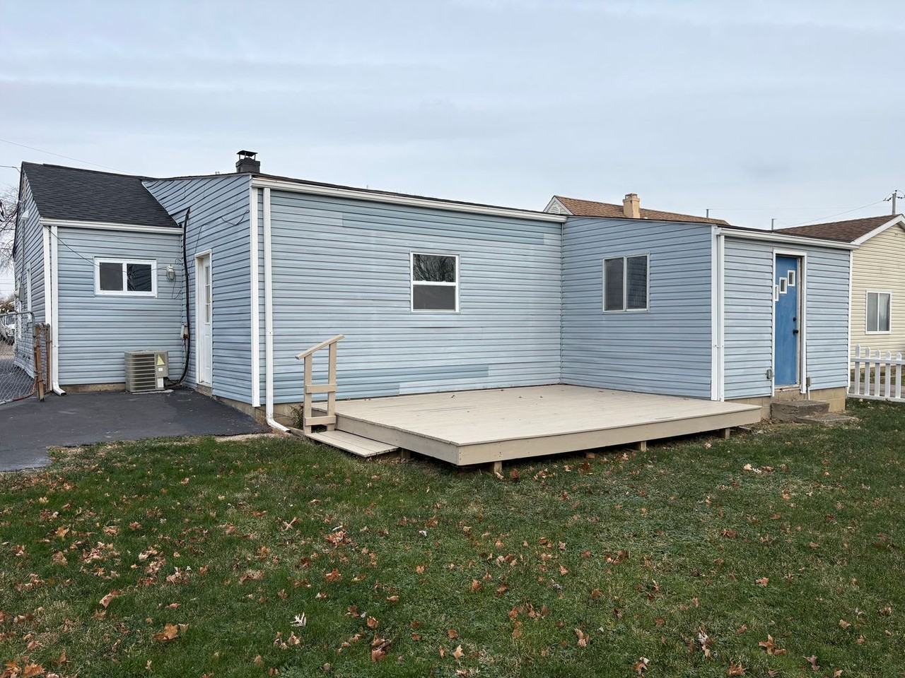 870 Geneva Ave - Photo 3 of 21