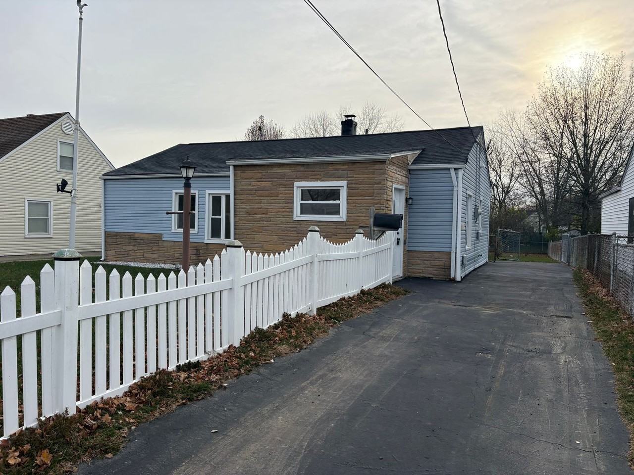 870 Geneva Ave - Photo 4 of 21