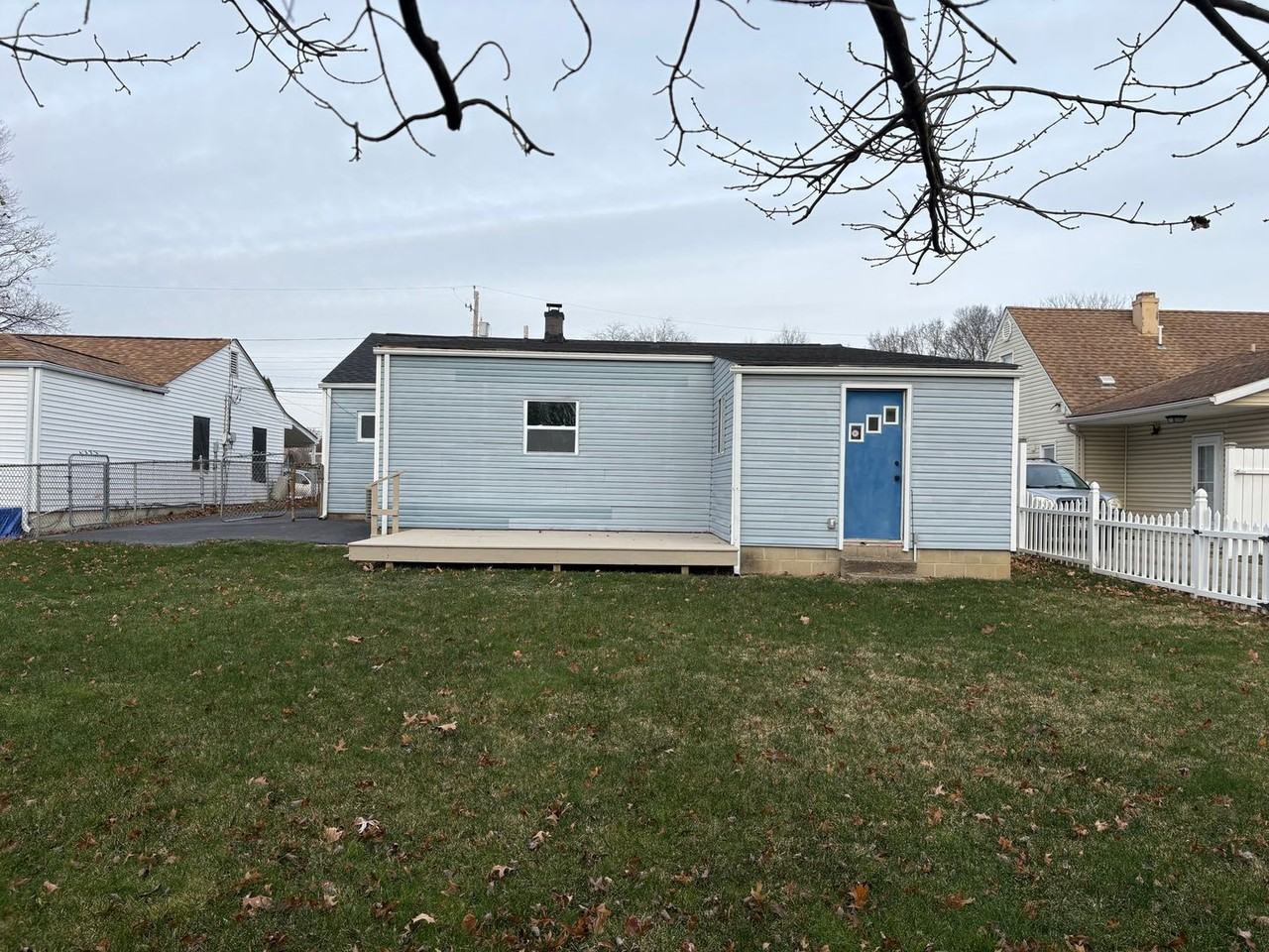 870 Geneva Ave - Photo 7 of 21