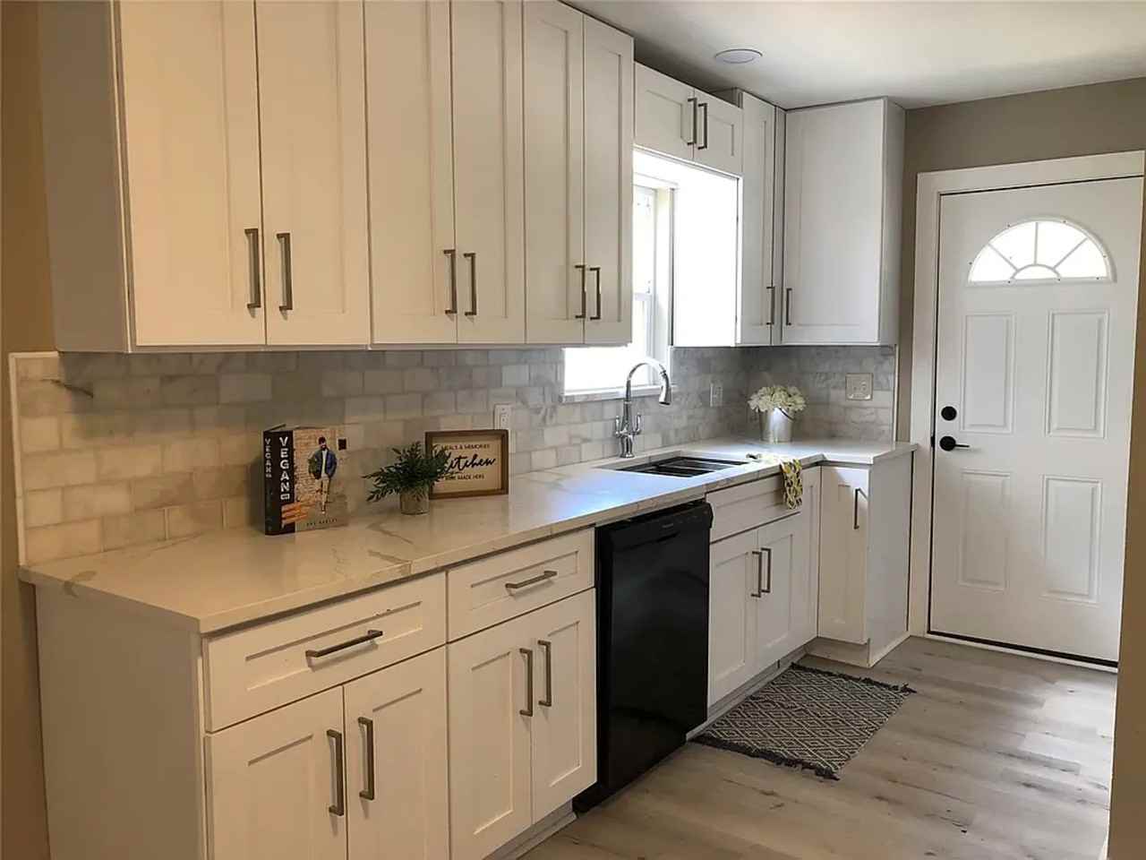 504 East Mason Street - Photo 2 of 7