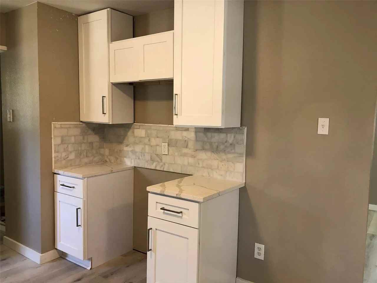 504 East Mason Street - Photo 6 of 7