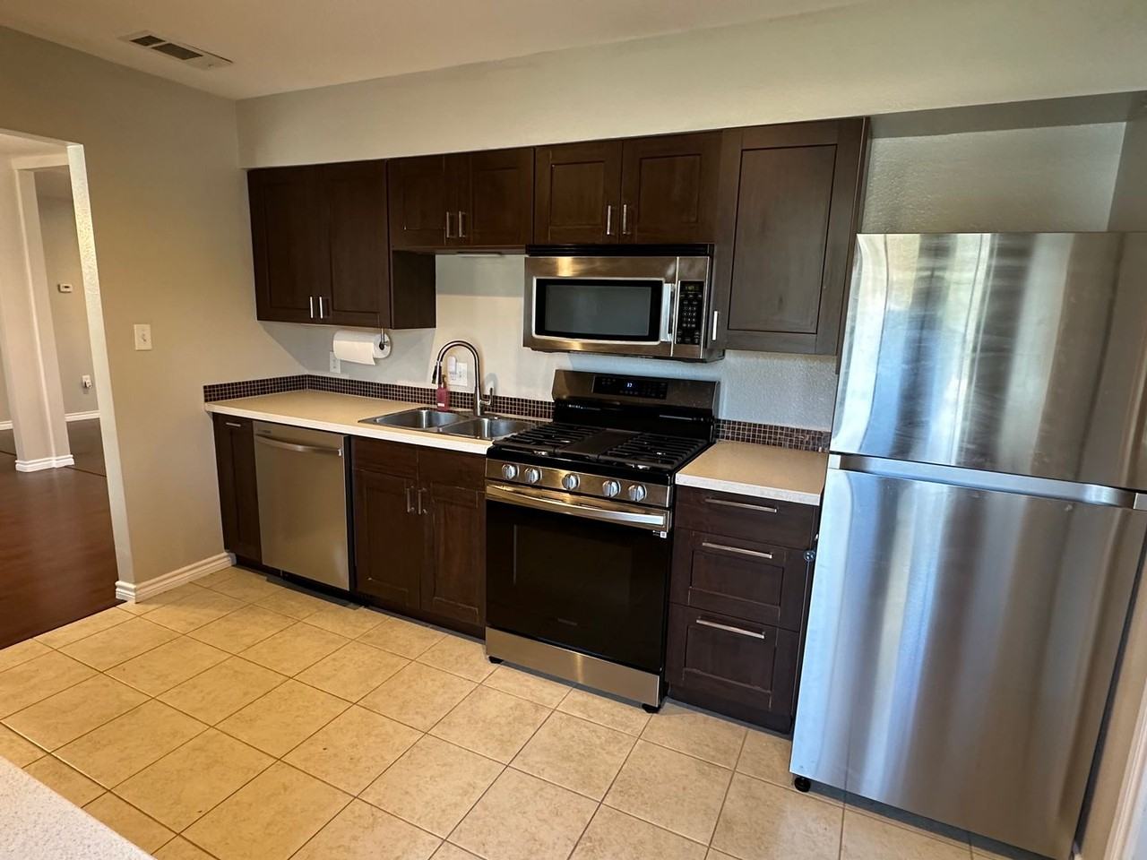 1592 College Pkwy - Photo 6 of 20