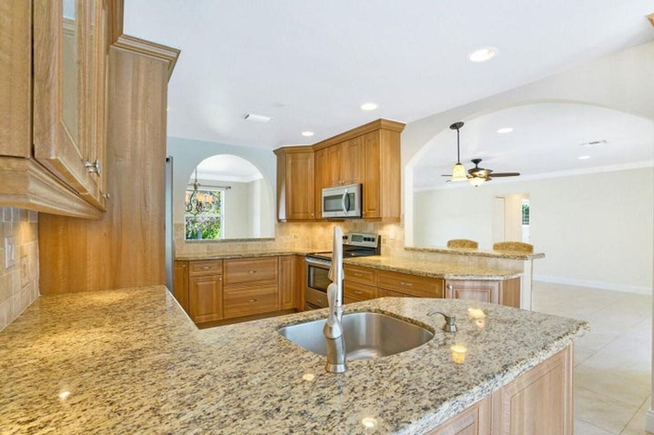 1104 Little Harbor Dr - Photo 3 of 20