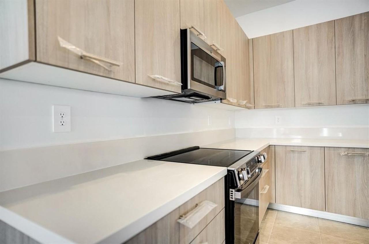 12328 Southwest 43rd Street - Photo 3 of 23