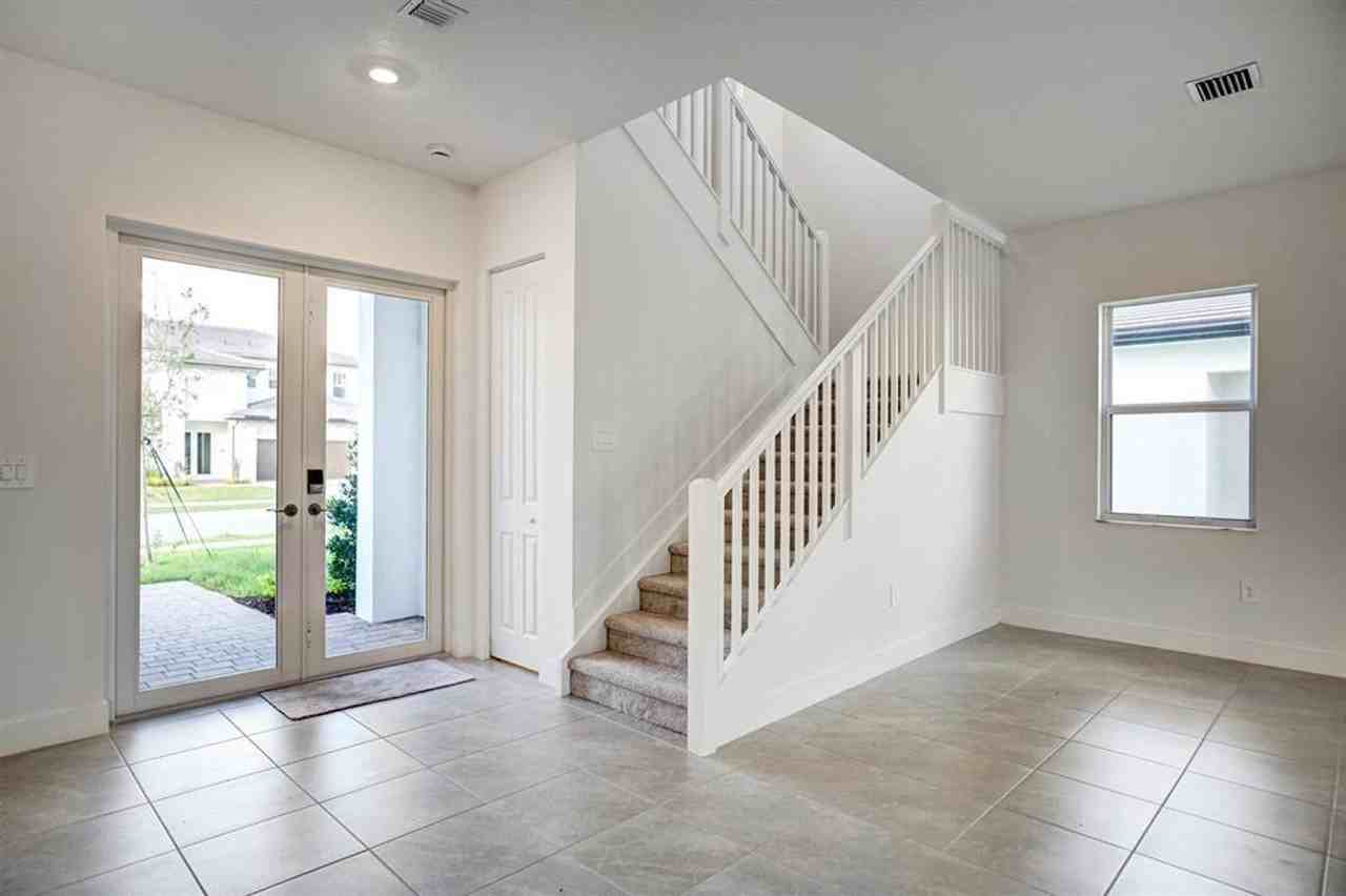 12328 Southwest 43rd Street - Photo 4 of 23