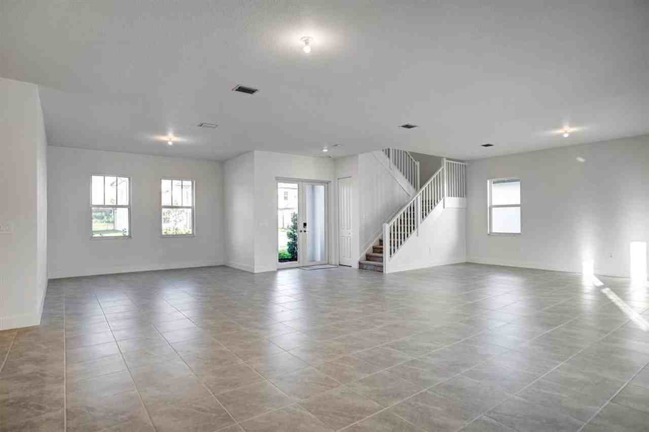 12328 Southwest 43rd Street - Photo 5 of 23