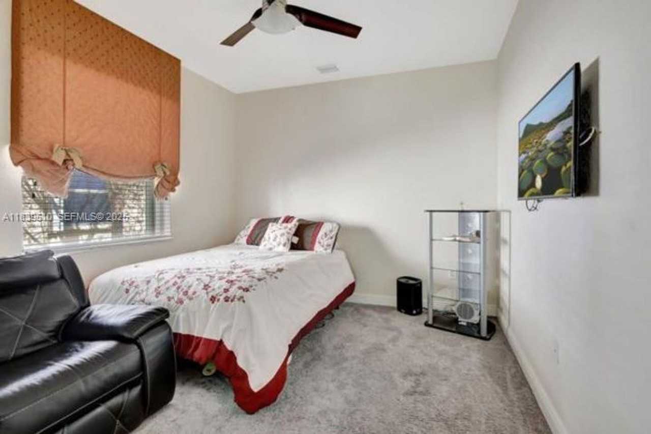 5078 Sw 183rd Ave - Photo 6 of 15