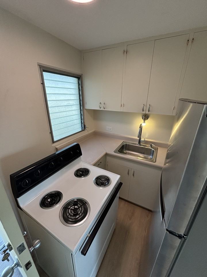 625 Iolani Ave #703 - Photo 3 of 7