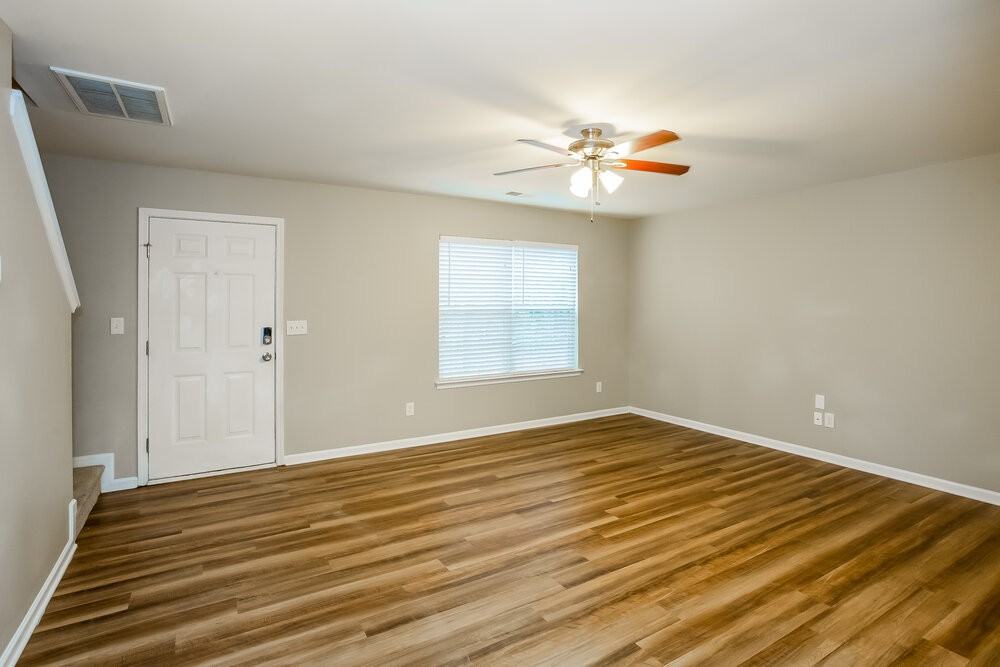 3836 Glory St - Photo 6 of 17