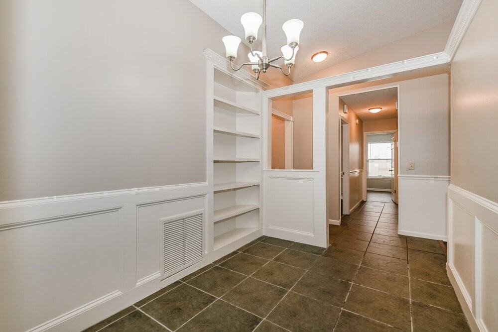 8064 Marseilles Dr - Photo 5 of 16