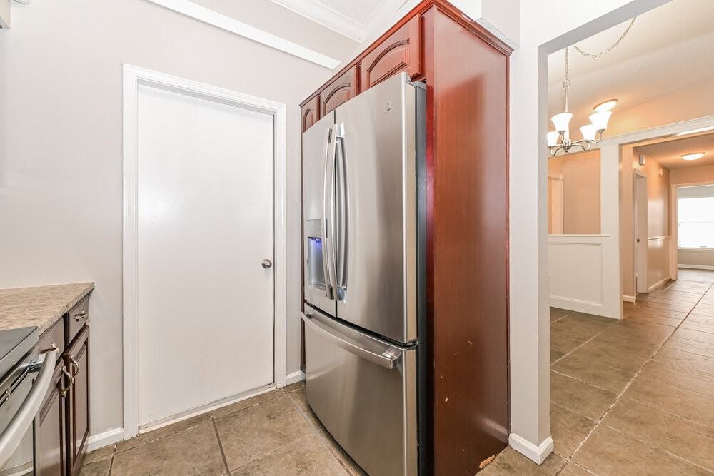 8064 Marseilles Dr - Photo 6 of 16