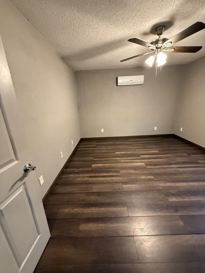 182 1452 - Photo 3 of 25