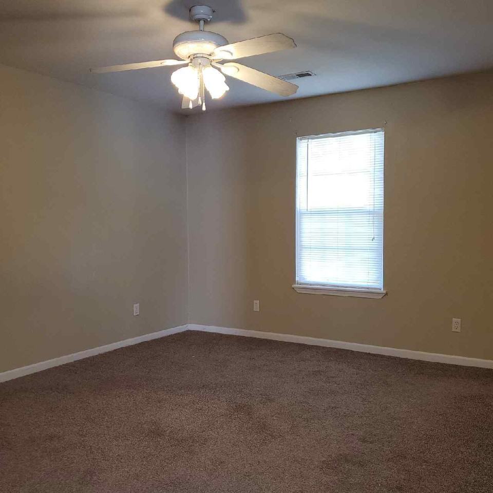 599 Se 105th Rd #D - Photo 2 of 15