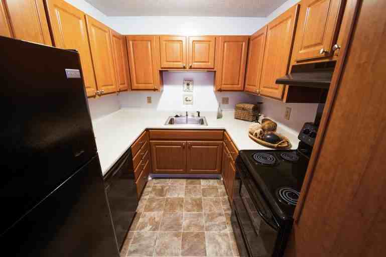 2728 Commonwealth Avenue - Photo 2 of 8