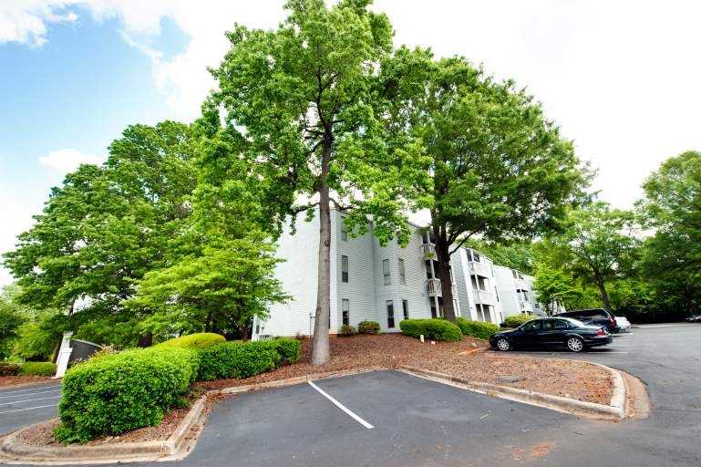 2728 Commonwealth Avenue - Photo 4 of 8