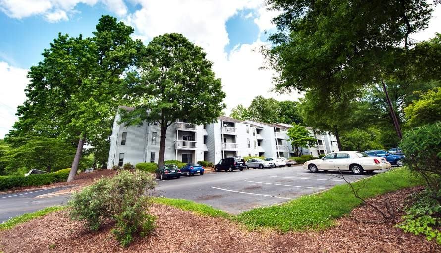 2728 Commonwealth Avenue - Photo 6 of 8