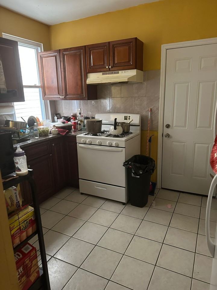 296 Woodside Ave #2 - Photo 5 of 10