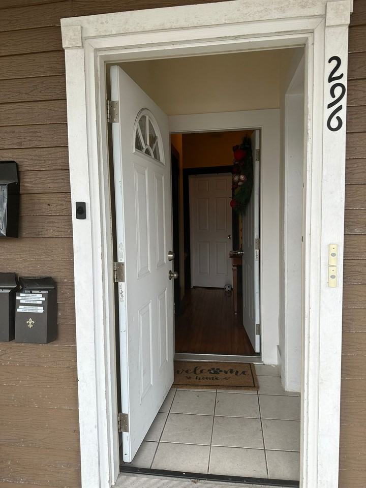 296 Woodside Ave #2 - Photo 3 of 10