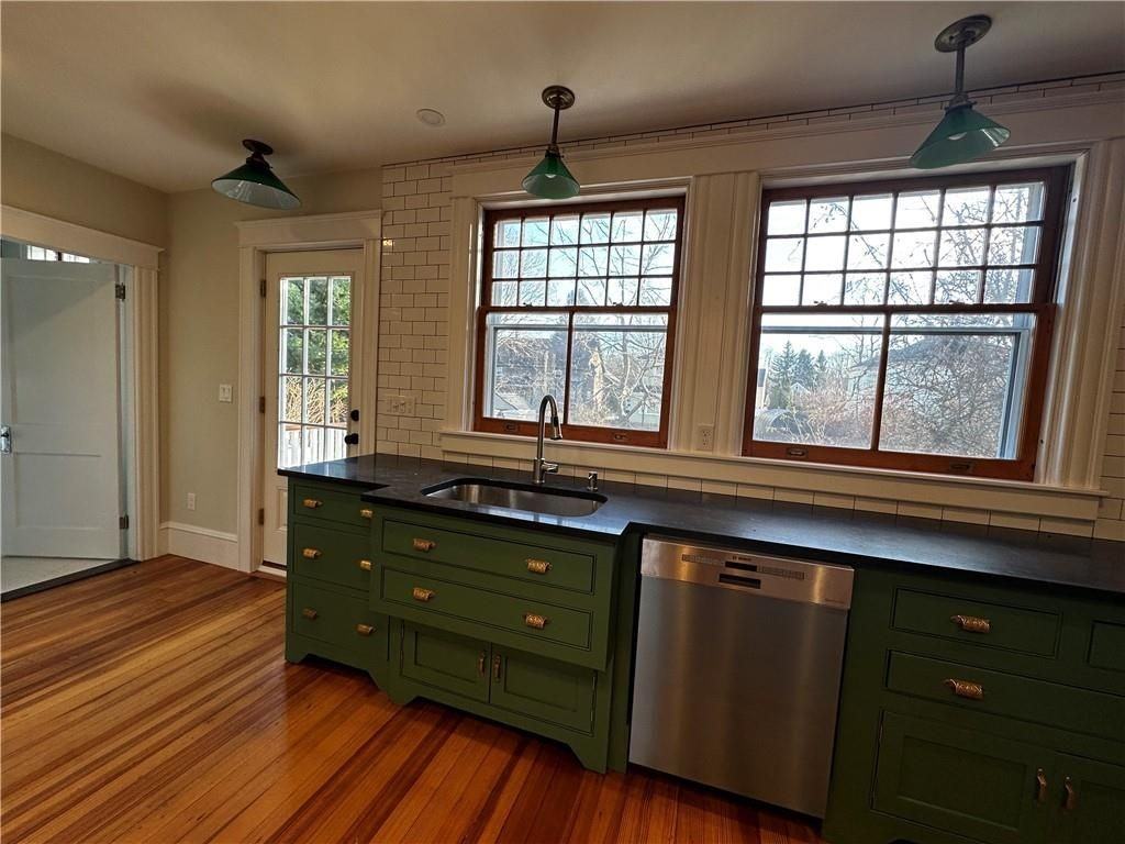 100 Maple Avenue - Photo 3 of 25