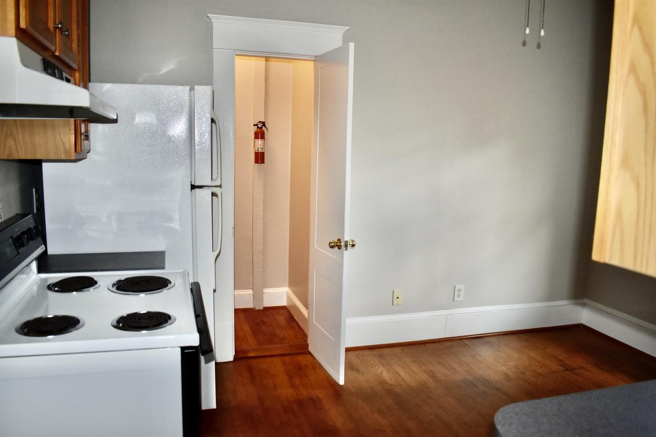 929 Church St #1 - Photo 4 of 20