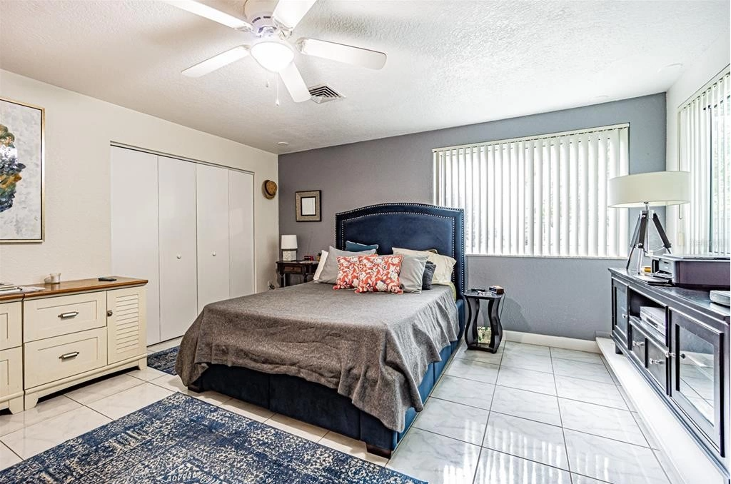 549 Wilkie St #549 - Photo 2 of 11