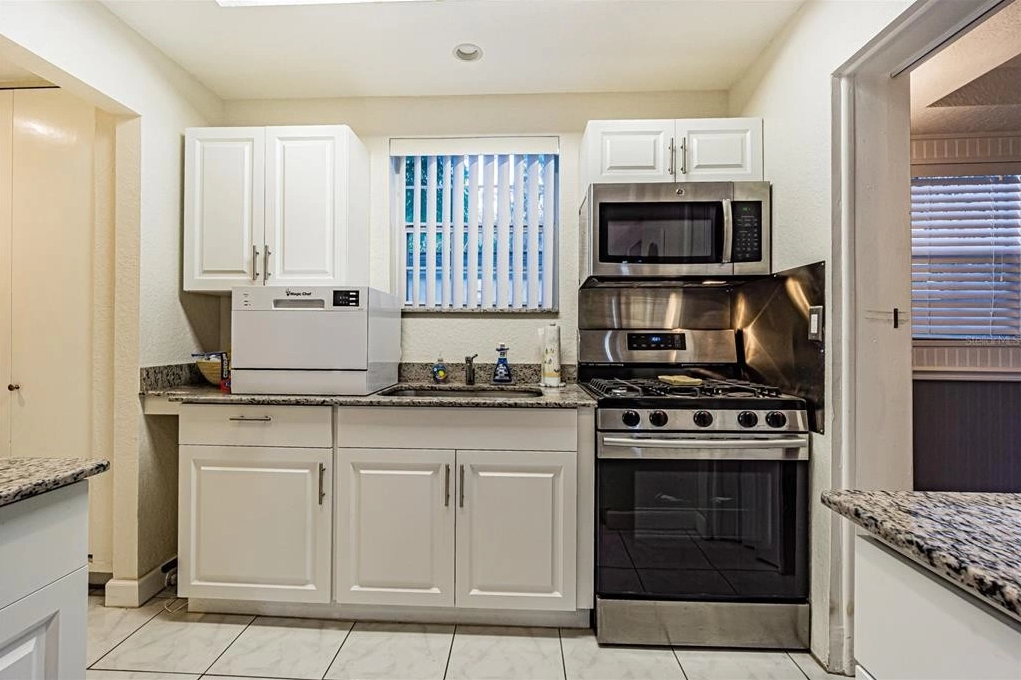 549 Wilkie St #549 - Photo 3 of 11