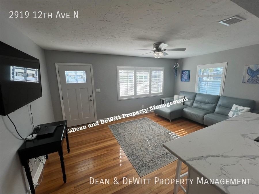 2919 12th Ave N - Photo 4 of 30