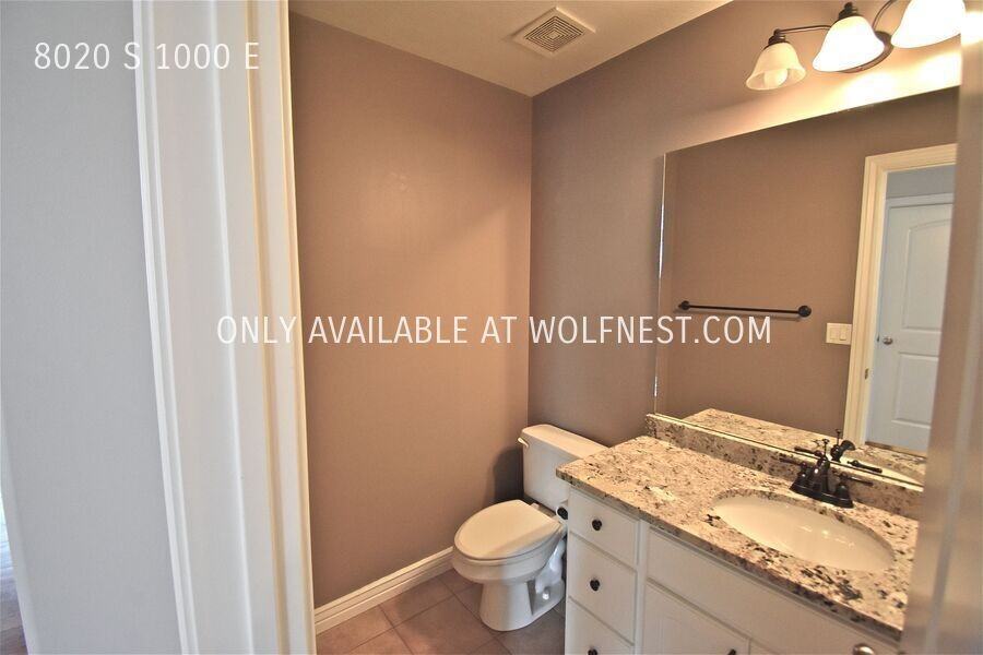 8020 S 1000 E - Photo 5 of 50