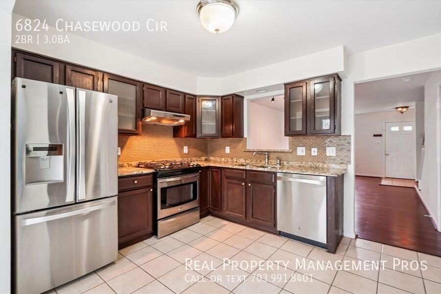 6824 Chasewood Circle - Photo 6 of 32